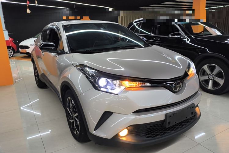 Used Toyota C-HR 2020 2.0L Leading Edition Front Right 45 Deg