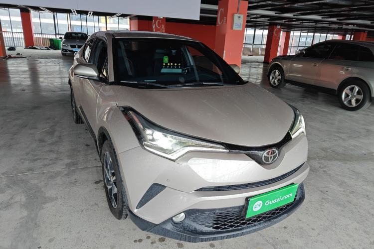 Used Toyota C-HR 2020 2.0L Luxury Edition Front Right 45 Deg