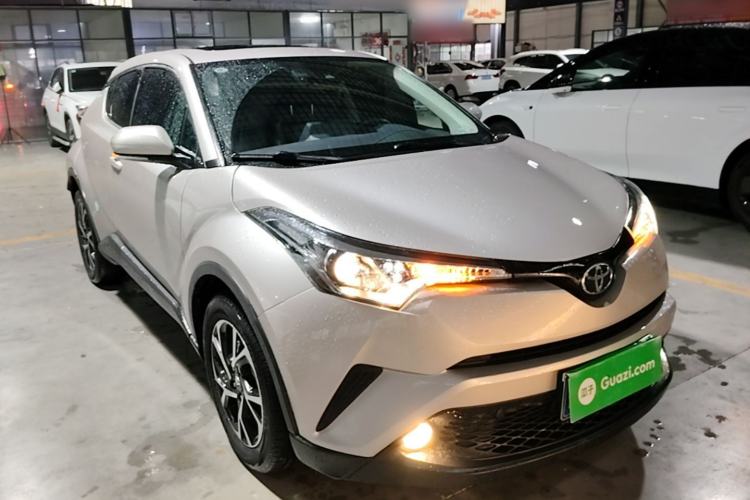 Used Toyota C-HR 2020 2.0L Leading Edition Front Right 45 Deg