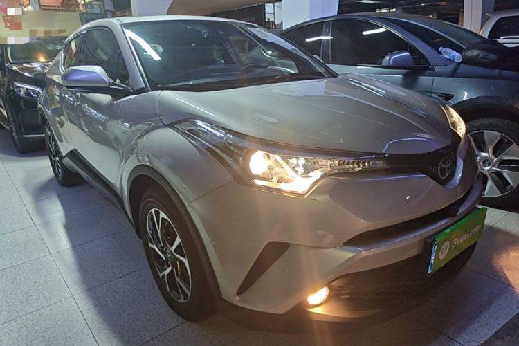Used Toyota C-HR 2020 2.0L Leading Edition Front Right 45 Deg