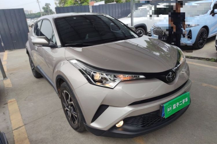 Used Toyota C-HR 2020 2.0L Leading Edition Front Right 45 Deg