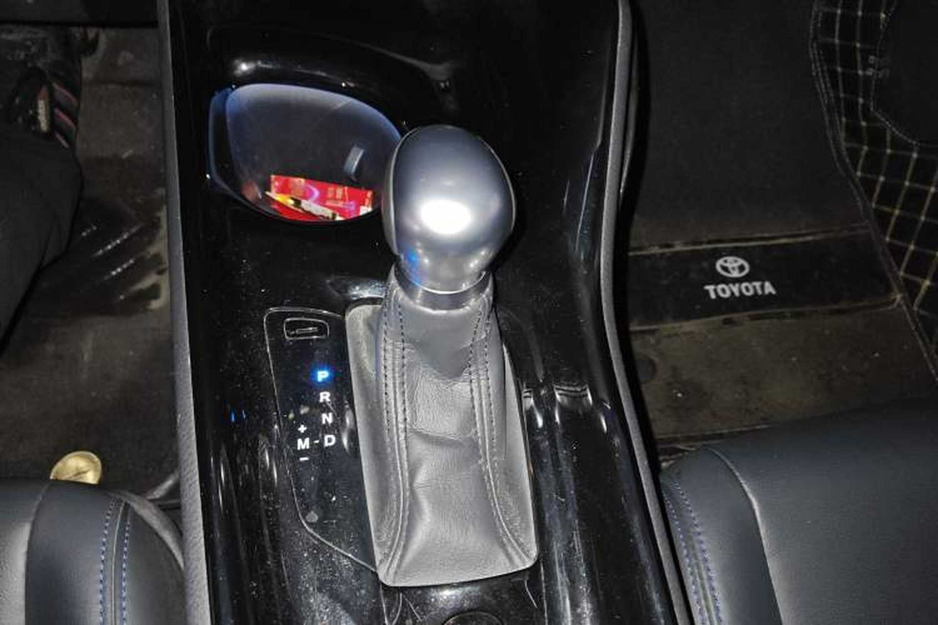 Used Toyota C-HR 2020 2.0L Luxury Edition Gear Lever
