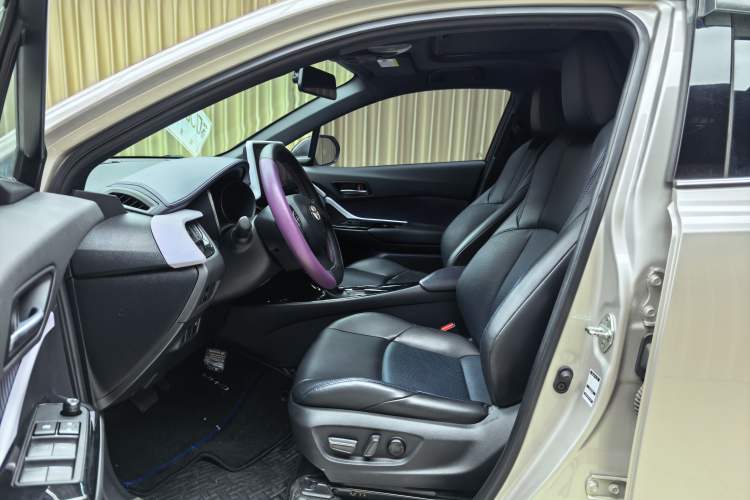 Used Toyota C-HR 2020 2.0L Leading Edition Interior 1