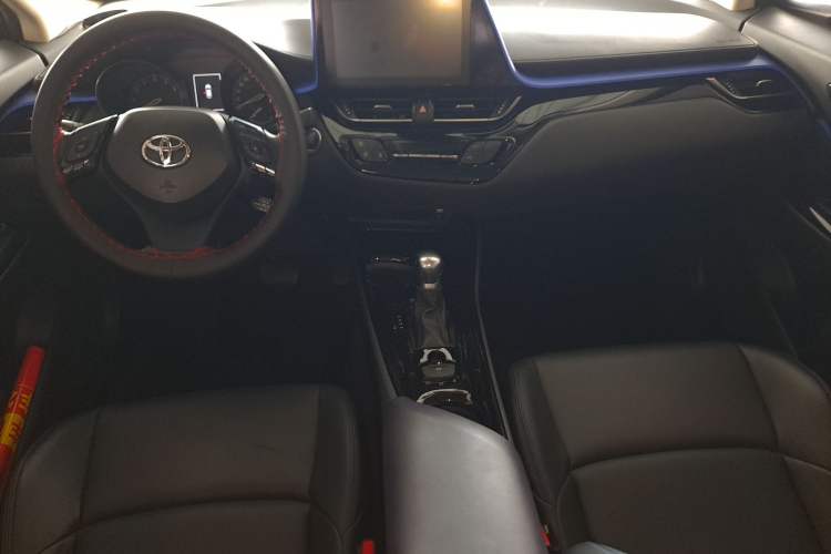 Used Toyota C-HR 2020 2.0L Leading Edition Interior 2
