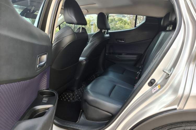 Used Toyota C-HR 2020 2.0L Leading Edition Interior 2