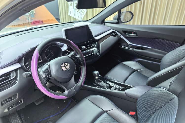 Used Toyota C-HR 2020 2.0L Leading Edition Interior 2
