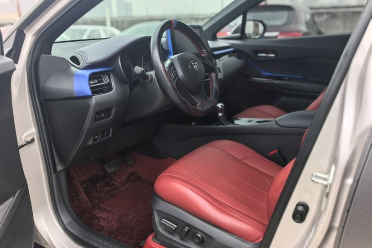 Used Toyota C-HR 2020 2.0L Leading Edition Interior 2