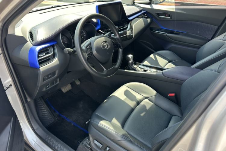 Used Toyota C-HR 2020 2.0L Leading Edition Interior 2