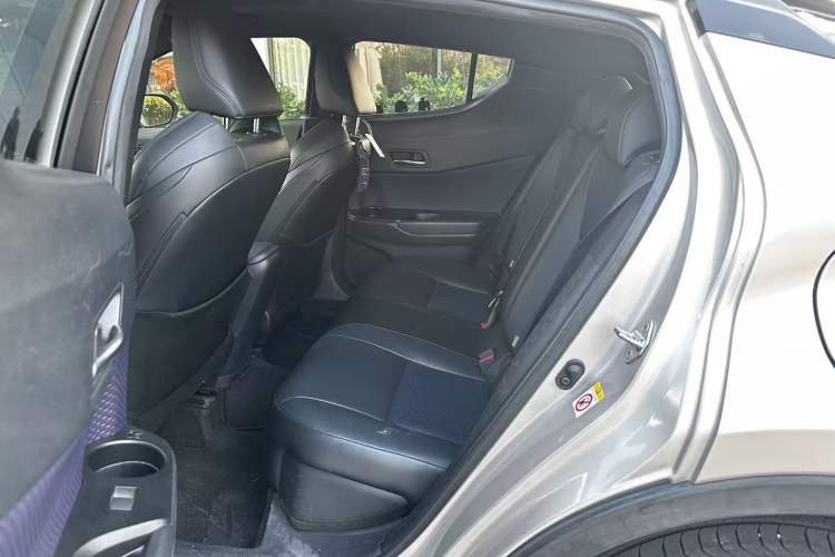 Used Toyota C-HR 2020 2.0L Leading Edition Interior 2