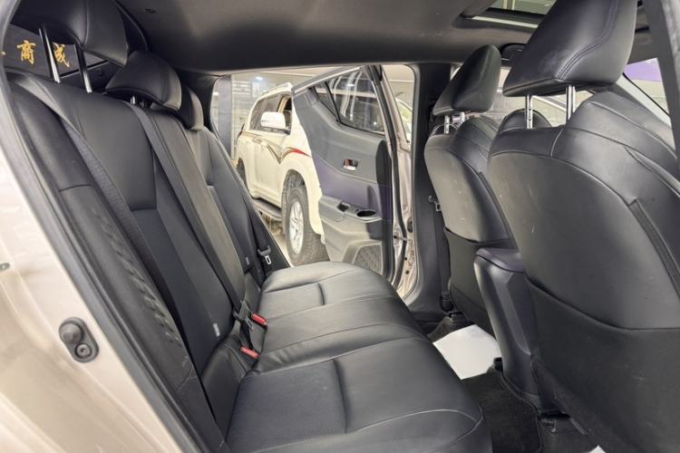 Used Toyota C-HR 2020 2.0L Leading Edition Interior 3