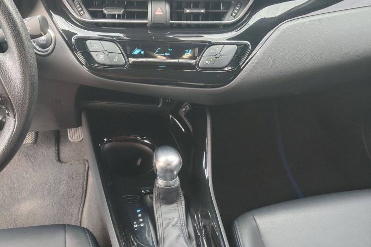 Used Toyota C-HR 2020 2.0L Leading Edition Interior 3
