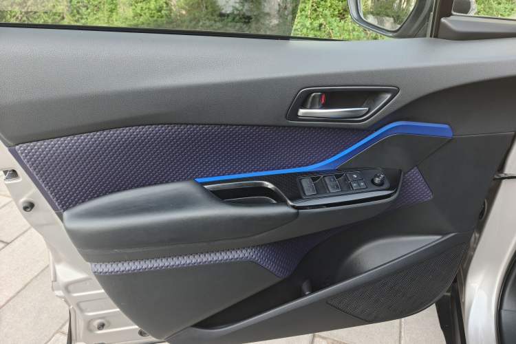Used Toyota C-HR 2020 2.0L Leading Edition Interior 3