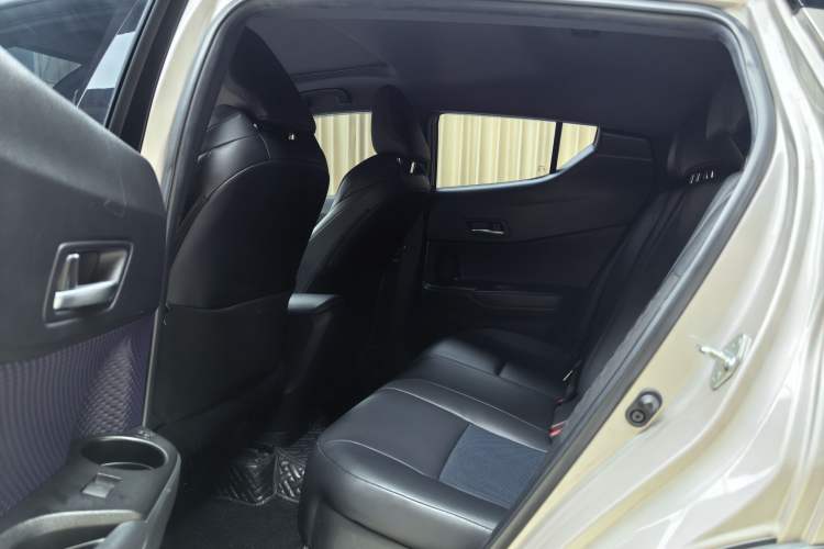 Used Toyota C-HR 2020 2.0L Leading Edition Interior 3