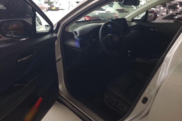 Used Toyota C-HR 2020 2.0L Leading Edition Interior 4