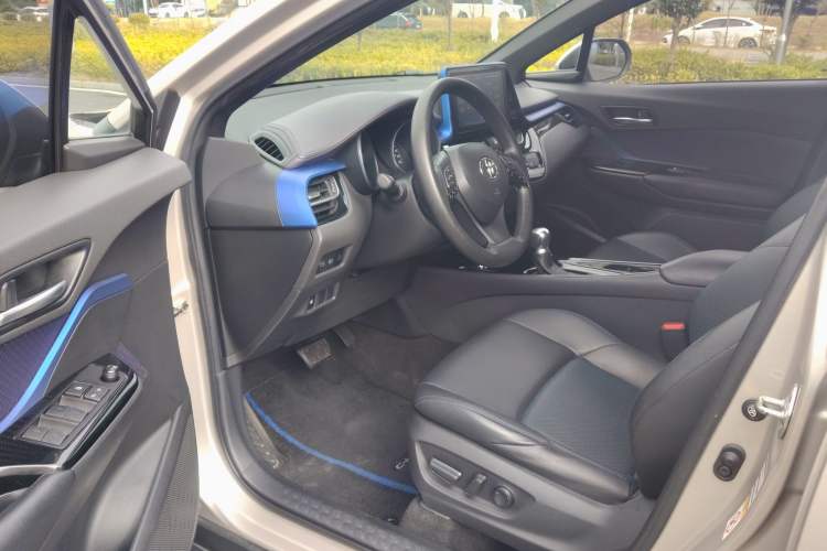 Used Toyota C-HR 2020 2.0L Leading Edition Interior 4