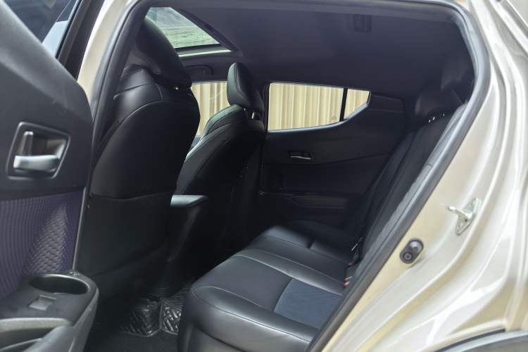 Used Toyota C-HR 2020 2.0L Leading Edition Interior 4