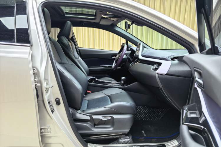 Used Toyota C-HR 2020 2.0L Leading Edition Interior 5