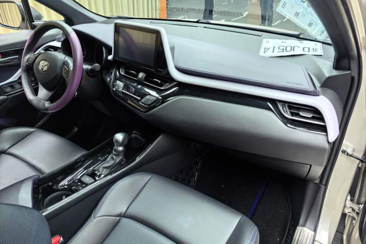 Used Toyota C-HR 2020 2.0L Leading Edition Interior 6