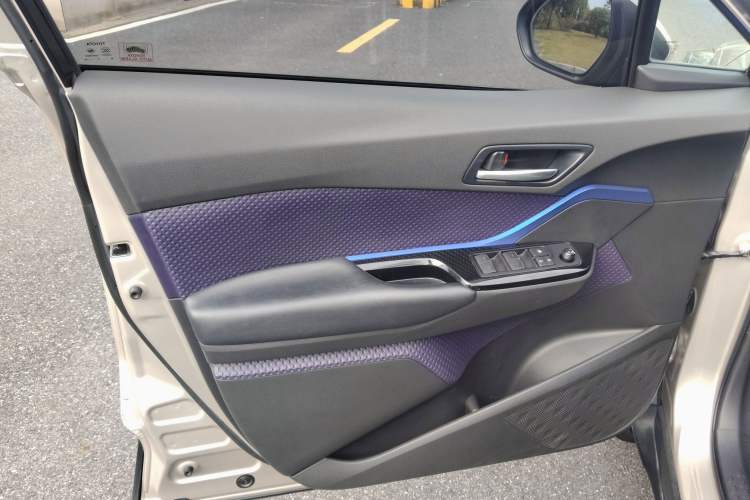 Used Toyota C-HR 2020 2.0L Leading Edition Interior 8