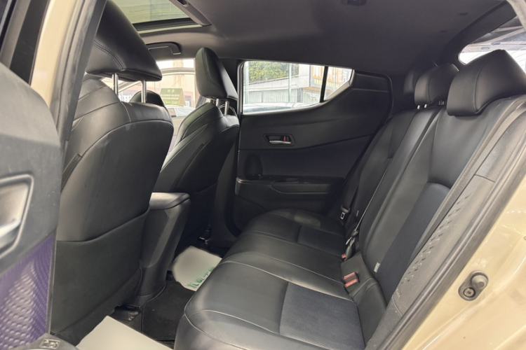 Used Toyota C-HR 2020 2.0L Leading Edition Interior 9