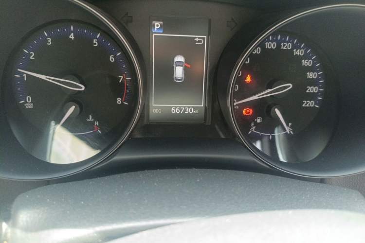 Used Toyota C-HR 2020 2.0L Leading Edition Odometer Close Up