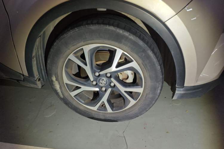 Used Toyota C-HR 2020 2.0L Leading Edition Right Front Wheel Hub
