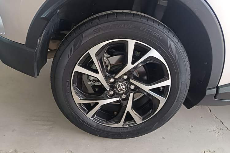 Used Toyota C-HR 2020 2.0L Leading Edition Right Rear Wheel Hub
