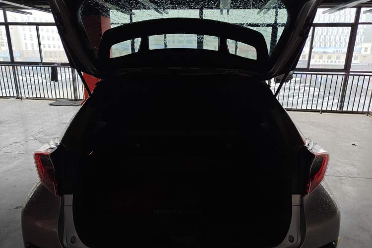 Used Toyota C-HR 2020 2.0L Luxury Edition Trunk