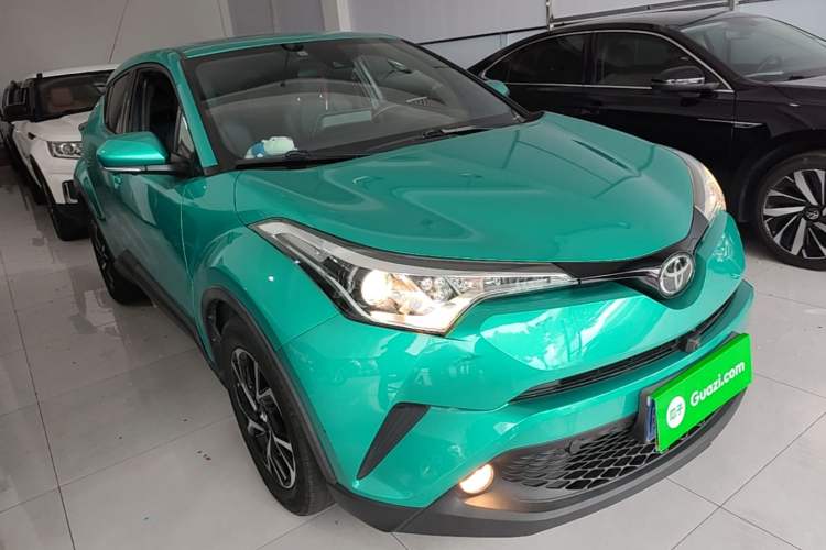 Used Toyota C-HR 2020 2.0L Leading Edition Front Right 45 Deg