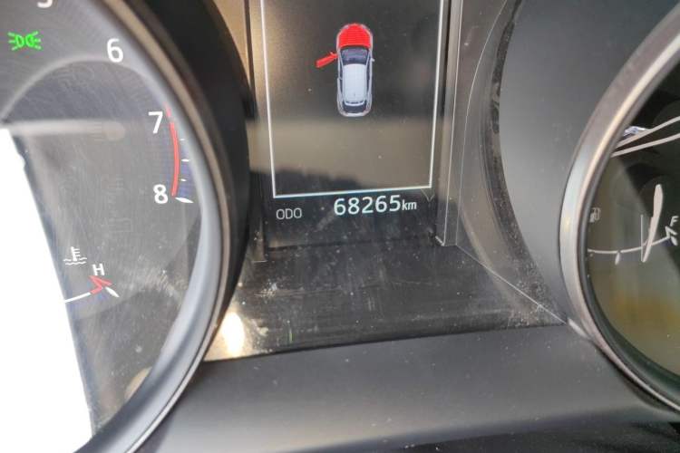 Used Toyota C-HR 2020 2.0L Comfort Edition Odometer Close Up