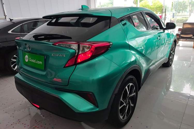 Used Toyota C-HR 2020 2.0L Leading Edition Rear Right 45 Deg