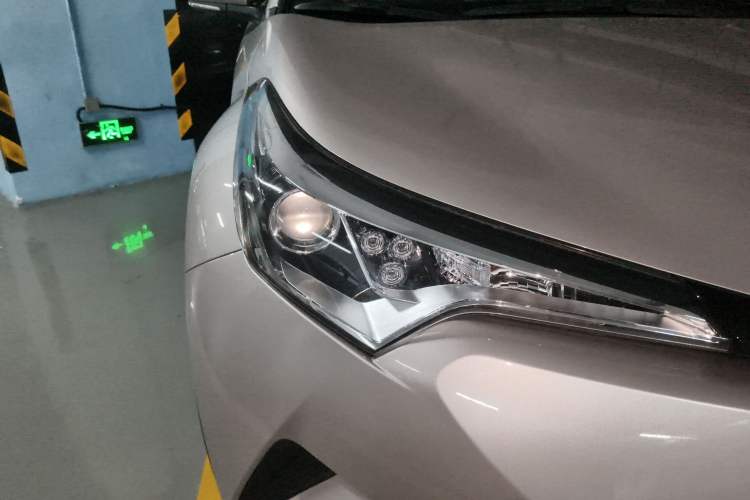 Used Toyota C-HR 2020 2.0L Leading Edition Right Front Headlight
