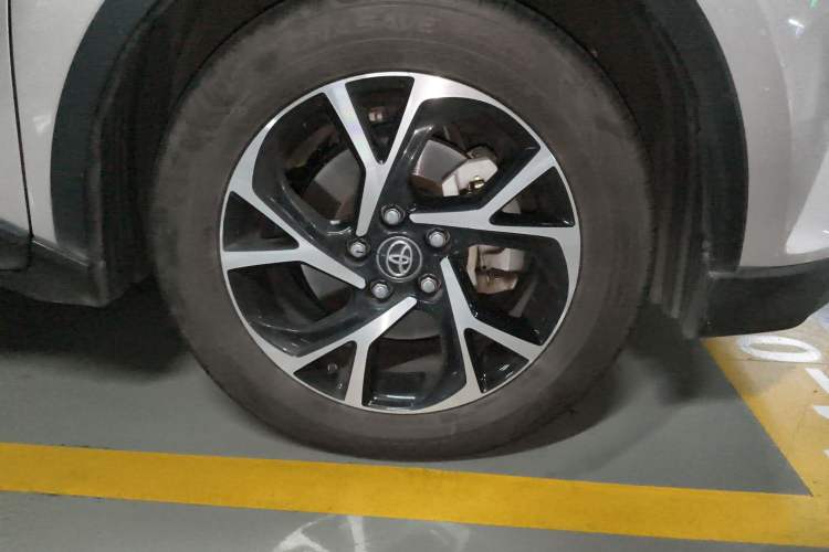 Used Toyota C-HR 2020 2.0L Leading Edition Right Front Wheel Hub