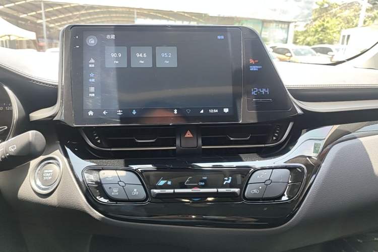 Used Toyota C-HR 2020 2.0L Comfort Edition Audio And AC Panel