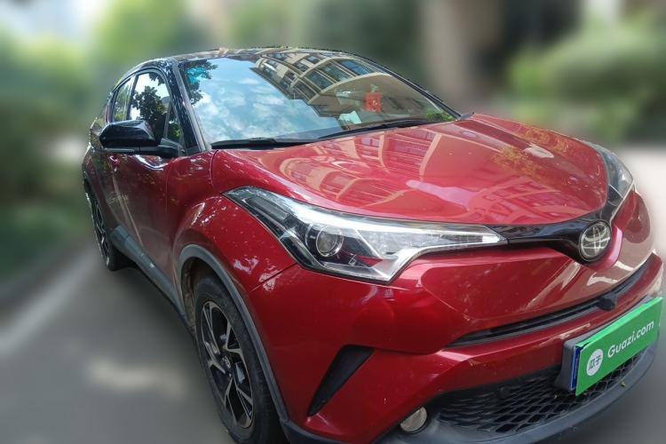 Used Toyota C-HR 2020 2.0L Leading Edition Front Right 45 Deg