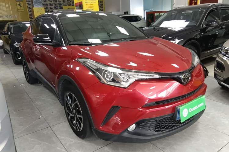 Used Toyota C-HR 2020 2.0L Leading Edition Front Right 45 Deg