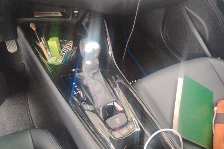 Used Toyota C-HR 2020 2.0L Luxury Edition Gear Lever
