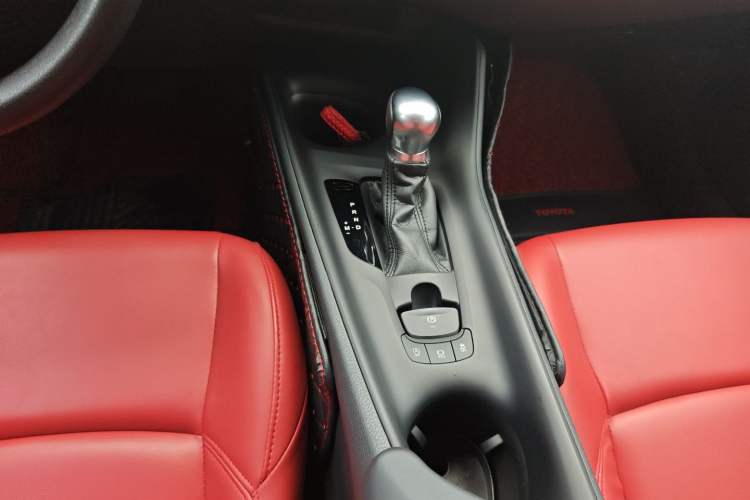 Used Toyota C-HR 2020 2.0L Comfort Edition Gear Lever
