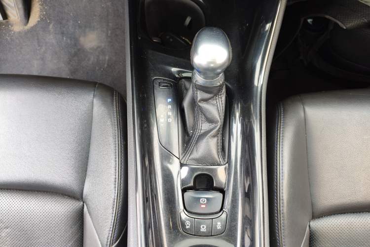 Used Toyota C-HR 2020 2.0L Leading Edition Gear Lever