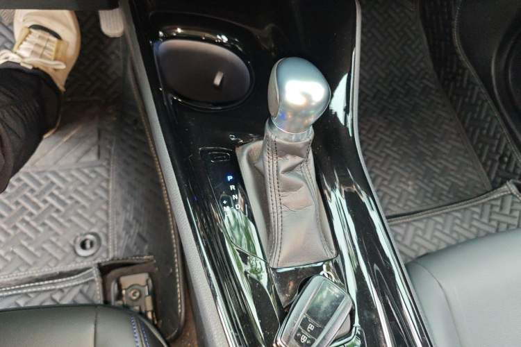 Used Toyota C-HR 2020 2.0L Leading Edition Gear Lever