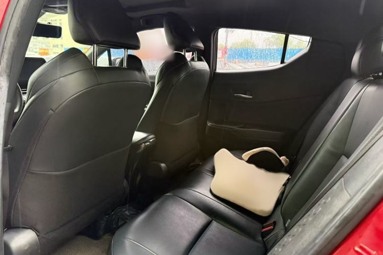 Used Toyota C-HR 2020 2.0L Leading Edition Interior 2