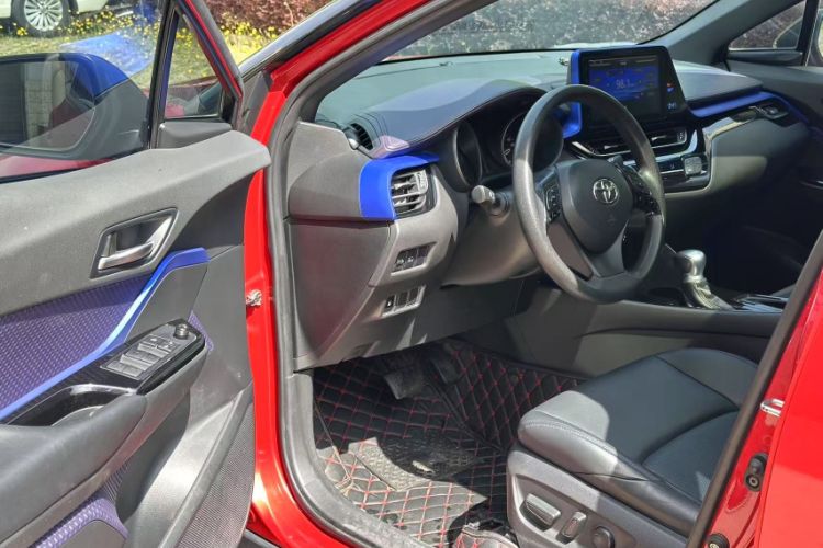 Used Toyota C-HR 2020 2.0L Leading Edition Interior 2