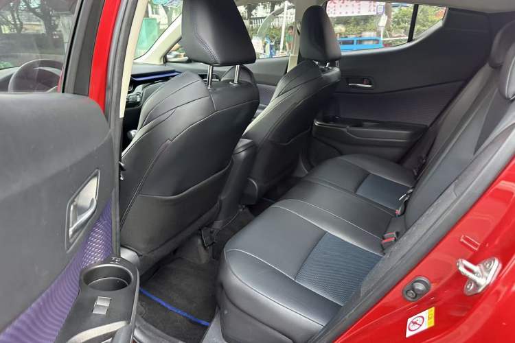 Used Toyota C-HR 2020 2.0L Leading Edition Interior 2