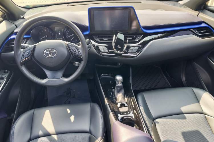 Used Toyota C-HR 2020 2.0L Leading Edition Interior 2