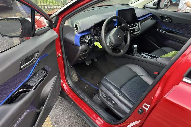 Used Toyota C-HR 2020 2.0L Leading Edition Interior 3