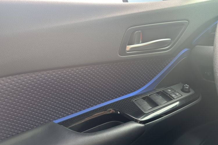 Used Toyota C-HR 2020 2.0L Leading Edition Interior 3