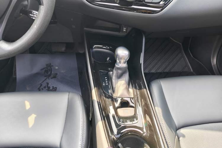 Used Toyota C-HR 2020 2.0L Leading Edition Interior 5