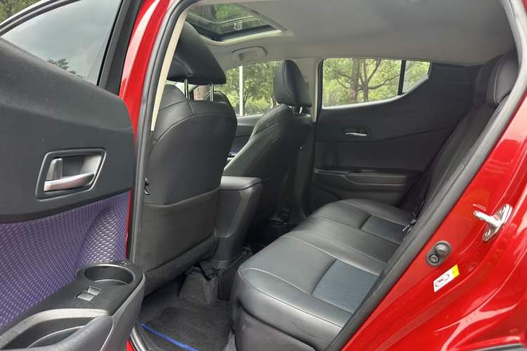 Used Toyota C-HR 2020 2.0L Leading Edition Interior 6