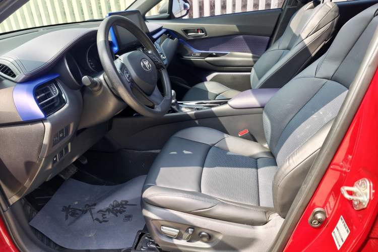 Used Toyota C-HR 2020 2.0L Leading Edition Interior 7