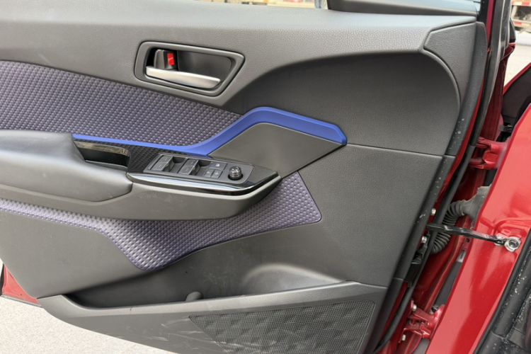 Used Toyota C-HR 2020 2.0L Luxury Edition Interior 7